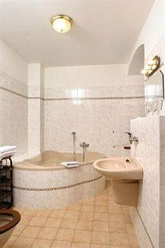 Hotel Barbora เชสกี้ครุมลอฟ ภายนอก รูปภาพ